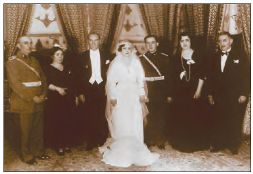 Atatürk, çalışma arkadaşı İzzettin Çalışlar’ın kızının düğün töreninde (1933)