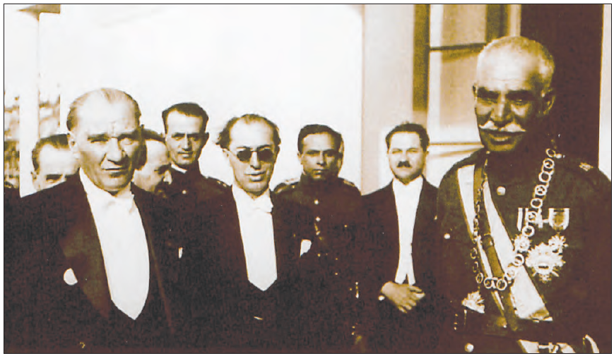 Atatürk, İran Şahı Rıza Pehlevi ile birlikte (1934)
