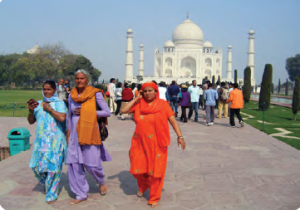 Görsel 3.17 Yerel kıyafetleri ile Hintli kadınlar